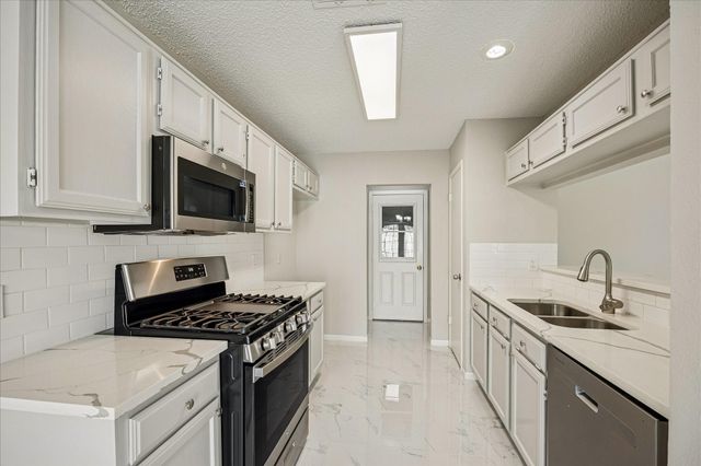 3127 E Heatherock Circle, Sugar Land, TX 77479