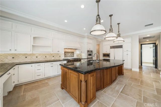 5 Thunderbird, Newport Beach, CA 92660