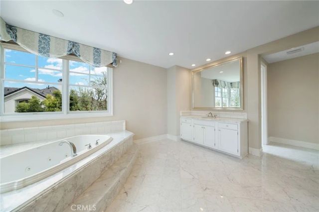 5 Thunderbird, Newport Beach, CA 92660