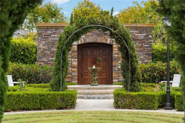 5 Thunderbird, Newport Beach, CA 92660