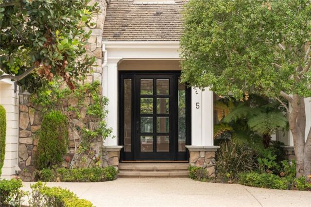 5 Thunderbird, Newport Beach, CA 92660