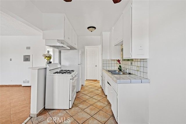 330 W Laurel Street C, Compton, CA 90220