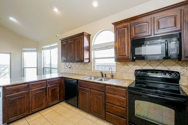 10909 Braemoor Drive, Fort Worth, TX 76052