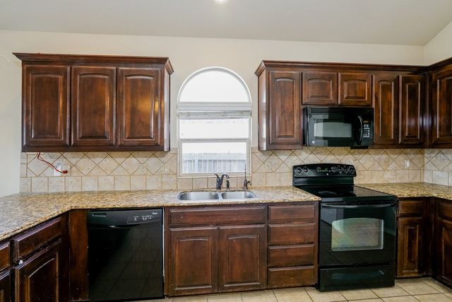 10909 Braemoor Drive, Fort Worth, TX 76052