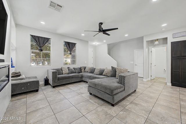 255 N 69TH Place, Mesa, AZ 85207