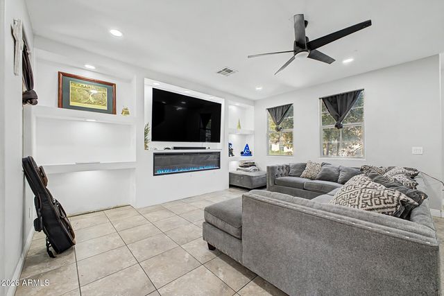 255 N 69TH Place, Mesa, AZ 85207