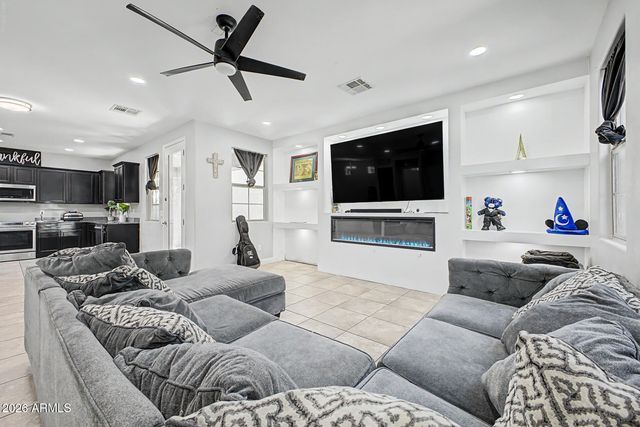 255 N 69TH Place, Mesa, AZ 85207