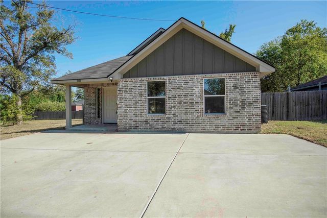 811 Dansby Street, Bryan, TX 77803