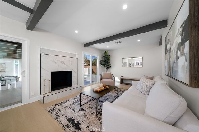 7513 Topeka, Reseda, CA 91335