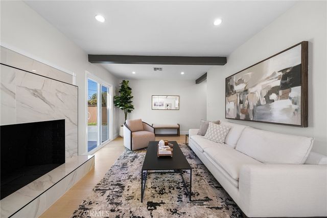7513 Topeka, Reseda, CA 91335