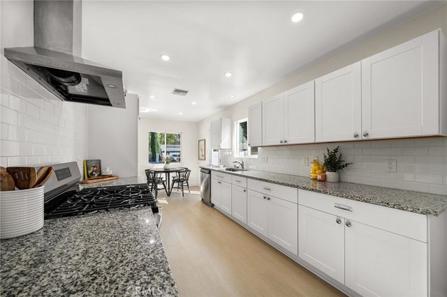 7513 Topeka, Reseda, CA 91335