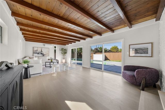 7513 Topeka, Reseda, CA 91335