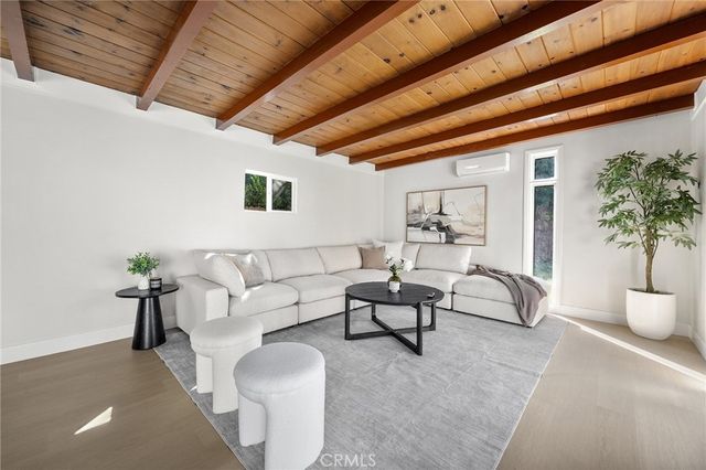 7513 Topeka, Reseda, CA 91335