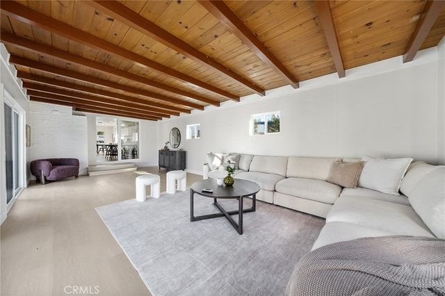 7513 Topeka, Reseda, CA 91335