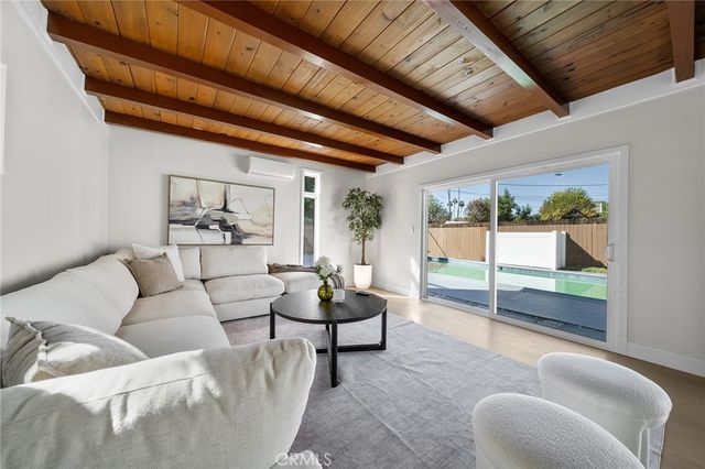 7513 Topeka, Reseda, CA 91335