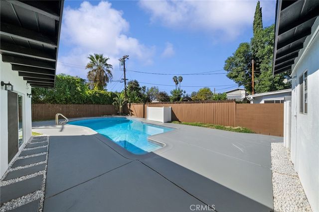 7513 Topeka, Reseda, CA 91335