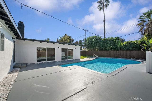 7513 Topeka, Reseda, CA 91335