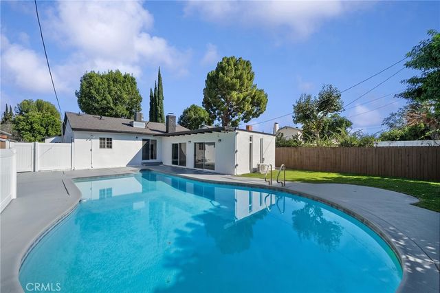 7513 Topeka, Reseda, CA 91335