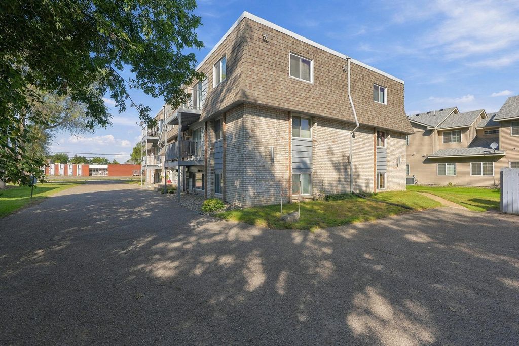 8061 Pleasant View Drive NE, Spring Lake Park, MN 55432 — photo 2
