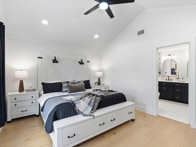 1220 Oxford Lane, Grapevine, TX 76051
