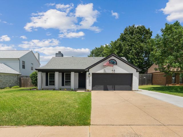 1220 Oxford Lane, Grapevine, TX 76051