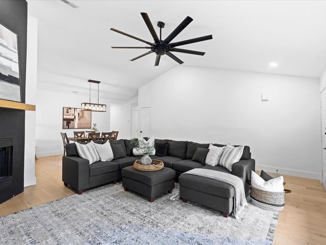 1220 Oxford Lane, Grapevine, TX 76051
