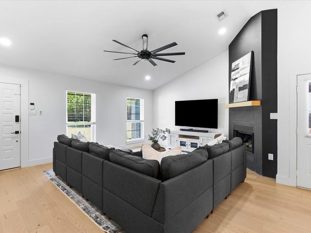 1220 Oxford Lane, Grapevine, TX 76051
