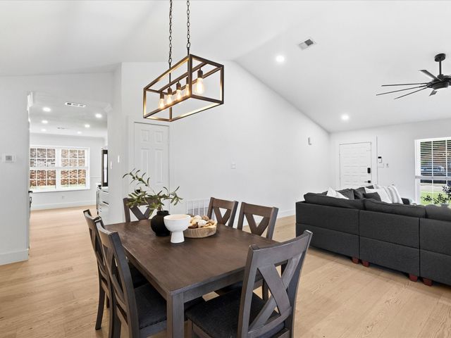 1220 Oxford Lane, Grapevine, TX 76051
