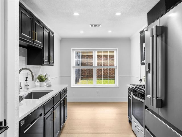1220 Oxford Lane, Grapevine, TX 76051