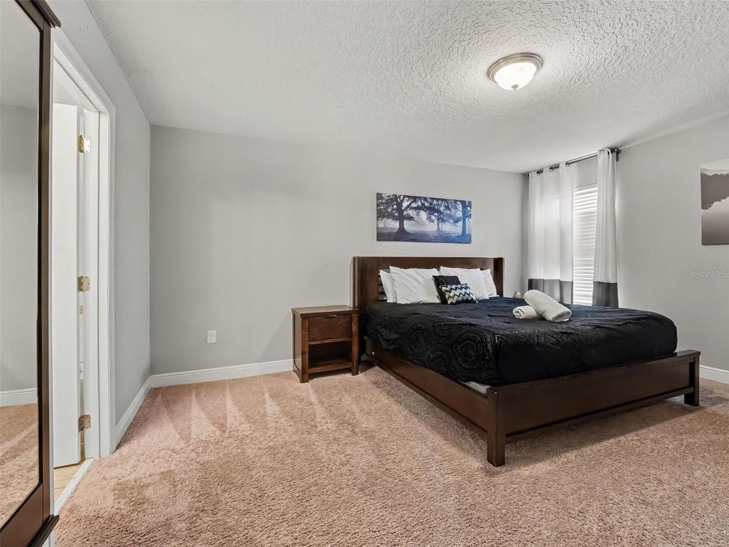 Image 16 of property listing at 4127 OAK TREE DRIVE, Davenport, FL 33837