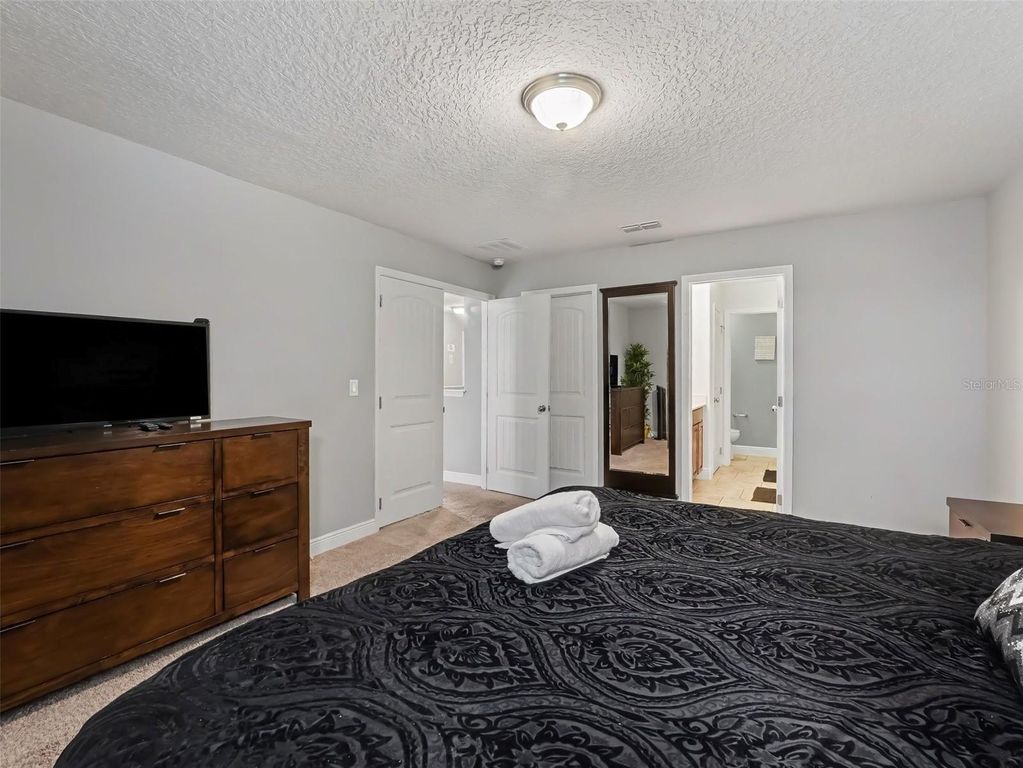 Image 17 of property listing at 4127 OAK TREE DRIVE, Davenport, FL 33837