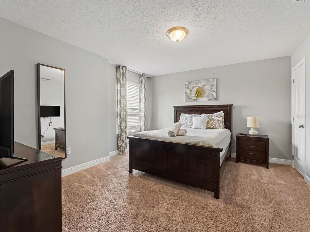 Image 18 of property listing at 4127 OAK TREE DRIVE, Davenport, FL 33837