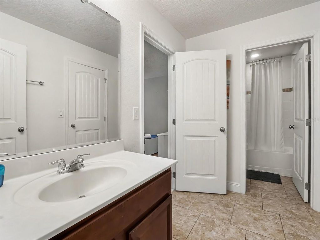 Image 22 of property listing at 4127 OAK TREE DRIVE, Davenport, FL 33837