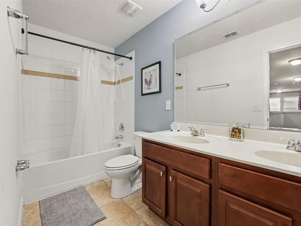 Image 25 of property listing at 4127 OAK TREE DRIVE, Davenport, FL 33837