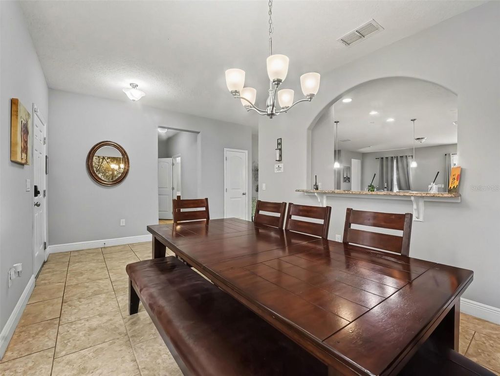 Image 6 of property listing at 4127 OAK TREE DRIVE, Davenport, FL 33837