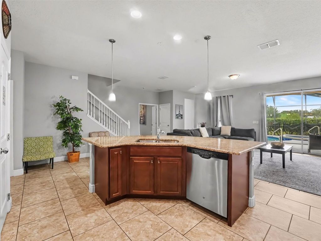 Image 7 of property listing at 4127 OAK TREE DRIVE, Davenport, FL 33837