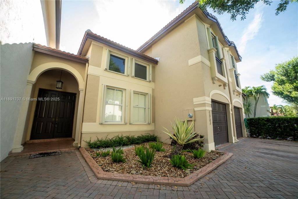 4863 NW 109th Path, Doral, FL 33178