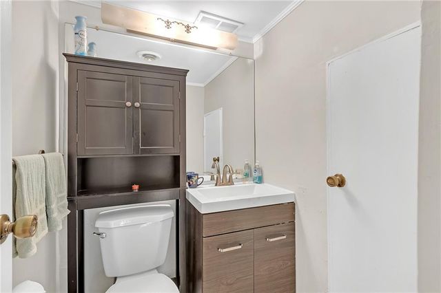 276 LAKEMOORE Drive NE E, Atlanta, GA 30342