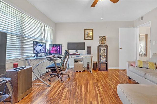 276 LAKEMOORE Drive NE E, Atlanta, GA 30342