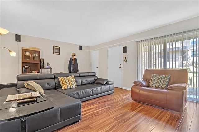 276 LAKEMOORE Drive NE E, Atlanta, GA 30342