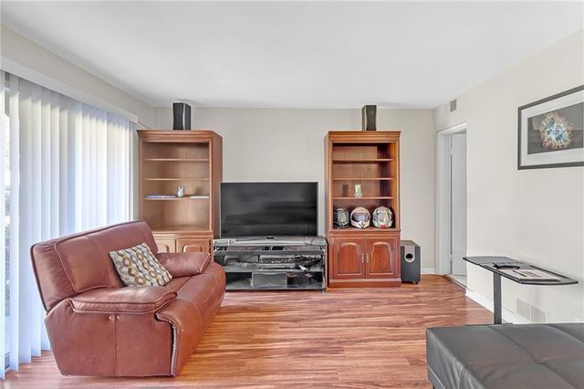 276 LAKEMOORE Drive NE E, Atlanta, GA 30342