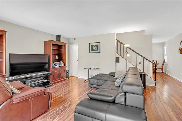 276 LAKEMOORE Drive NE E, Atlanta, GA 30342