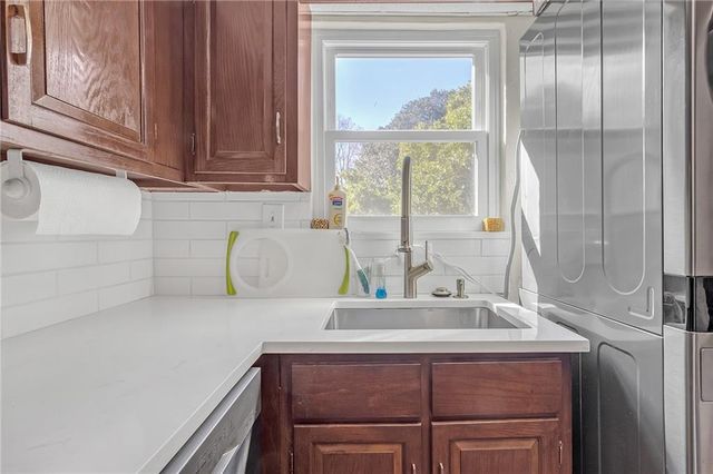 276 LAKEMOORE Drive NE E, Atlanta, GA 30342