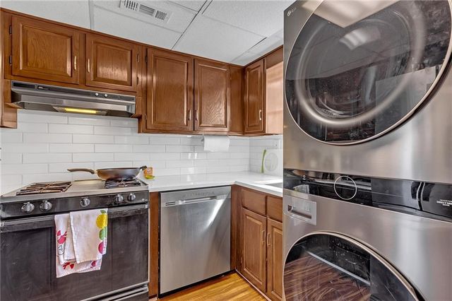 276 LAKEMOORE Drive NE E, Atlanta, GA 30342