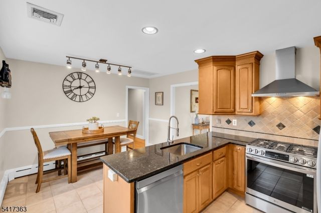 14 Edgewood Ter, Bridgewater Twp., NJ 08807