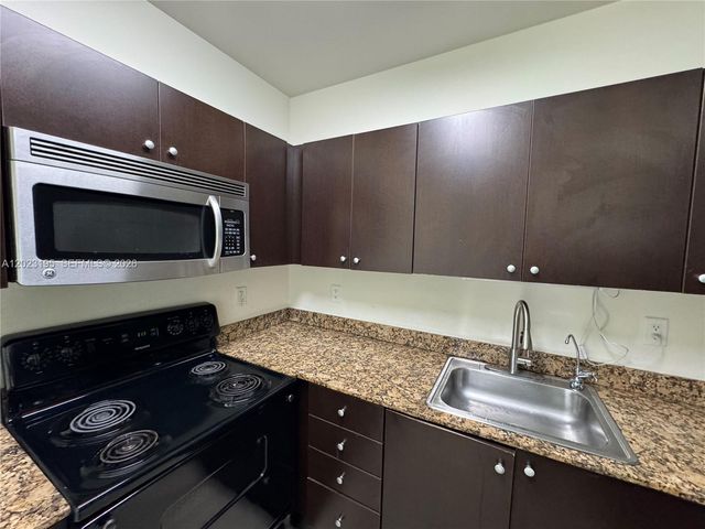529 NE 62nd St 404, Miami, FL 33138