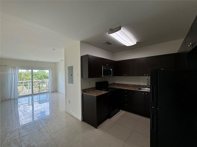 529 NE 62nd St 404, Miami, FL 33138