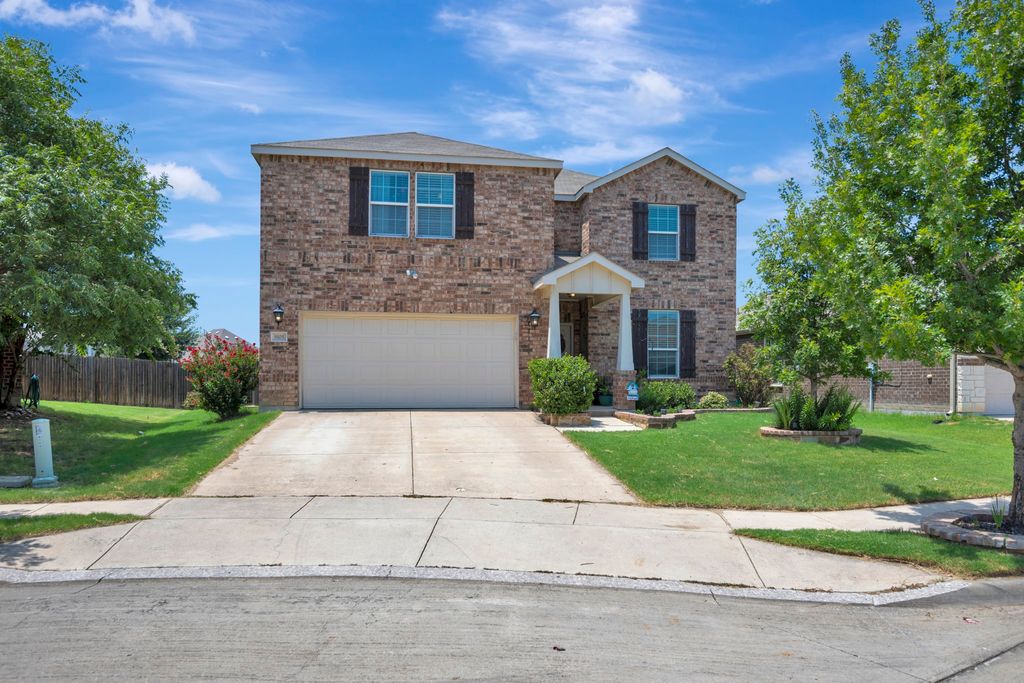 8105 Kurgan Trail, Fort Worth, TX 76131 — exterior