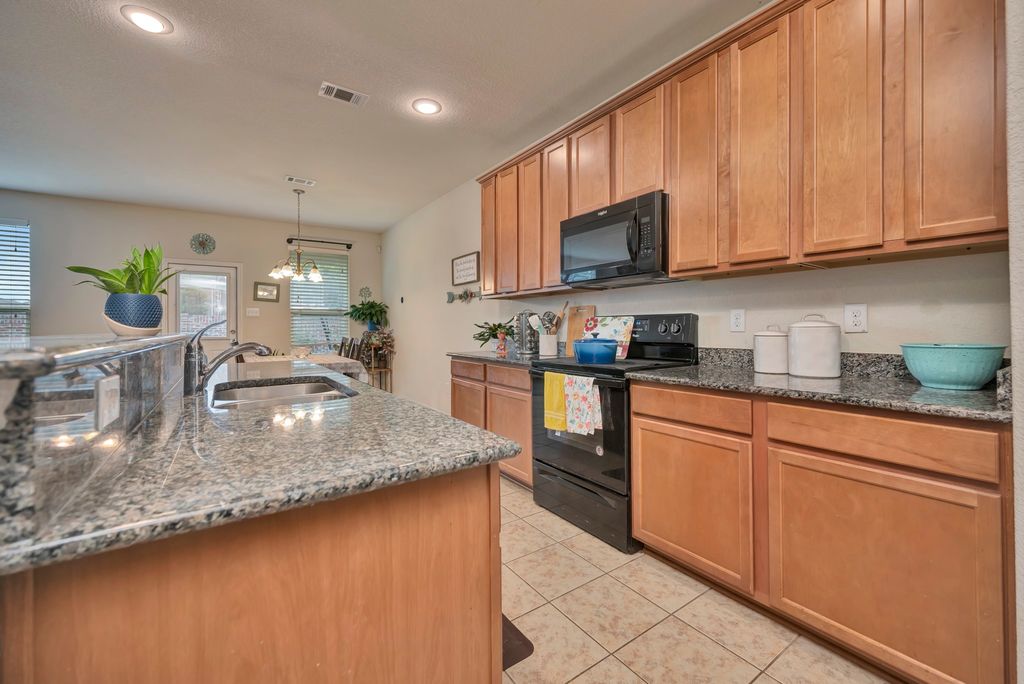 8105 Kurgan Trail, Fort Worth, TX 76131 — photo 4