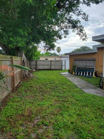 8446 WAVERLY ROAD N, St Petersburg, FL 33702